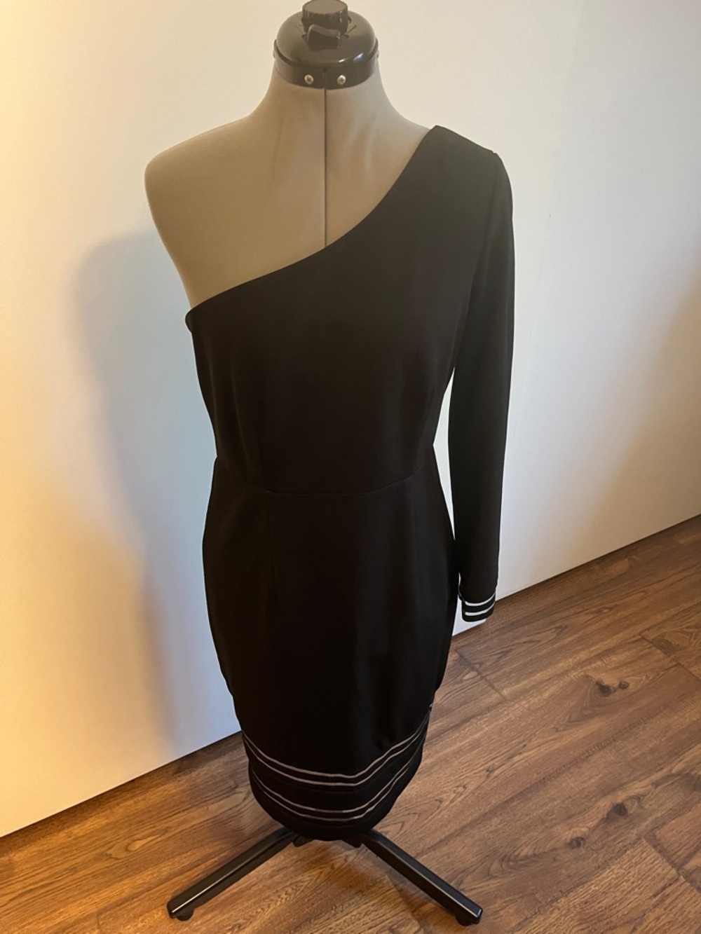 Black One-Shoulder Long Sleeve Cocktail Dress